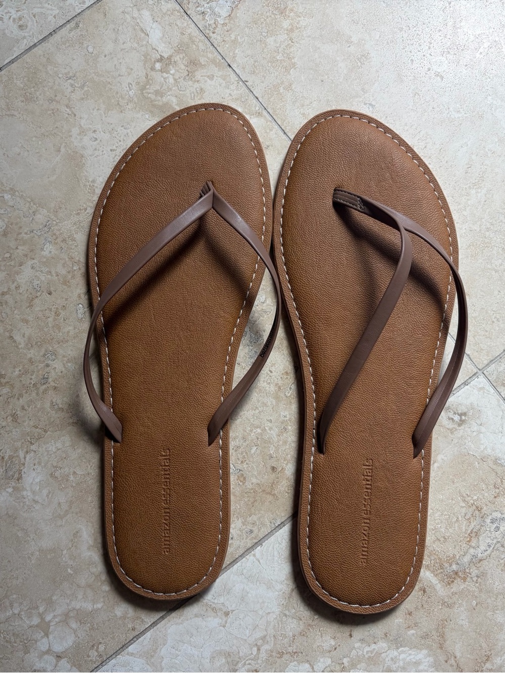 Amazon Essentials Women's Brown Flip Flop Sandals - Casual Thong size 9 1/2